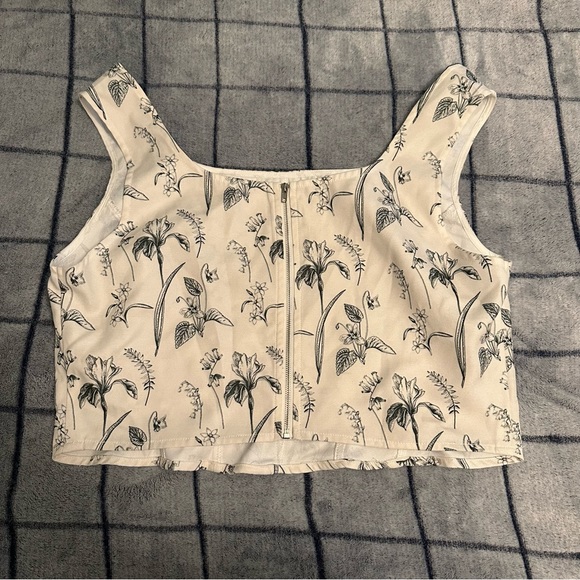 Cider Corset-like Crop Top - Picture 2 of 4